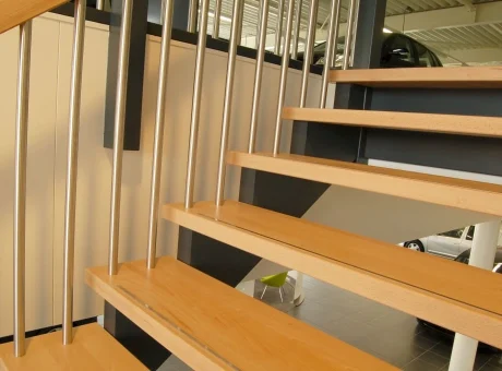 rubberwood traptreden