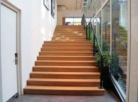 Trap met brede treden