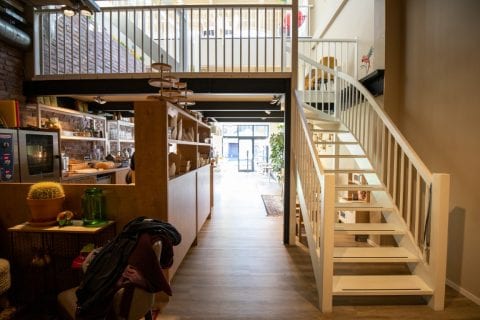 Twee trappen voor Barista Café Emmen
