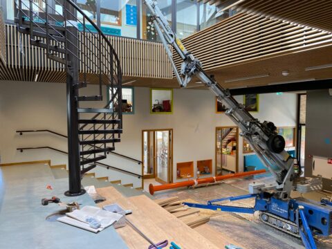 Montage trap met eiken treden