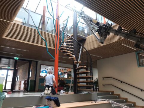 Montage trap met eiken treden