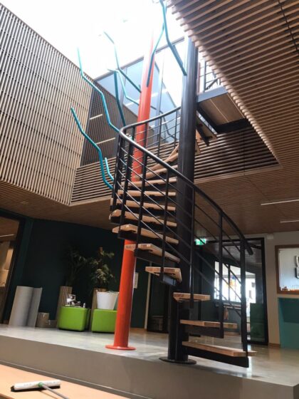 Montage trap met eiken treden