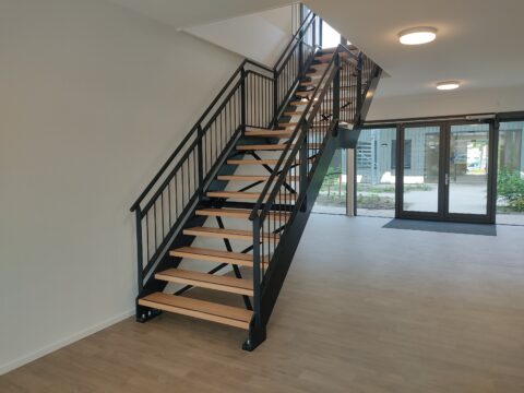 Montage trap met beuken treden